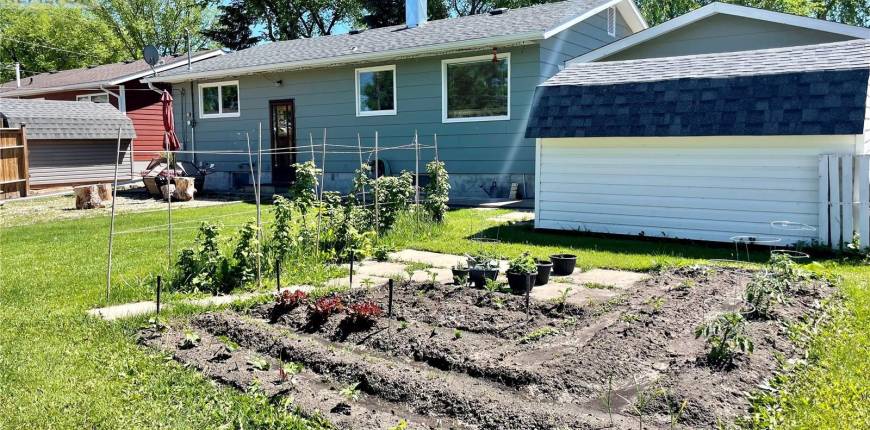 121 Hickling AVE, Canora, Saskatchewan, Canada S0A0L0, 2 Bedrooms Bedrooms, Register to View ,1 BathroomBathrooms,House,For Sale,SK839318